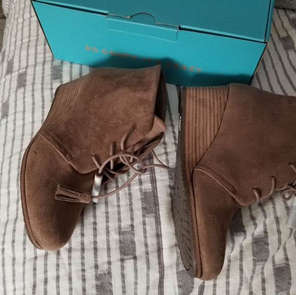 NIB Dr Scholls Womans Dakota Wedge Booties in Tan Micro Suede size 7. - Picture 8 of 10